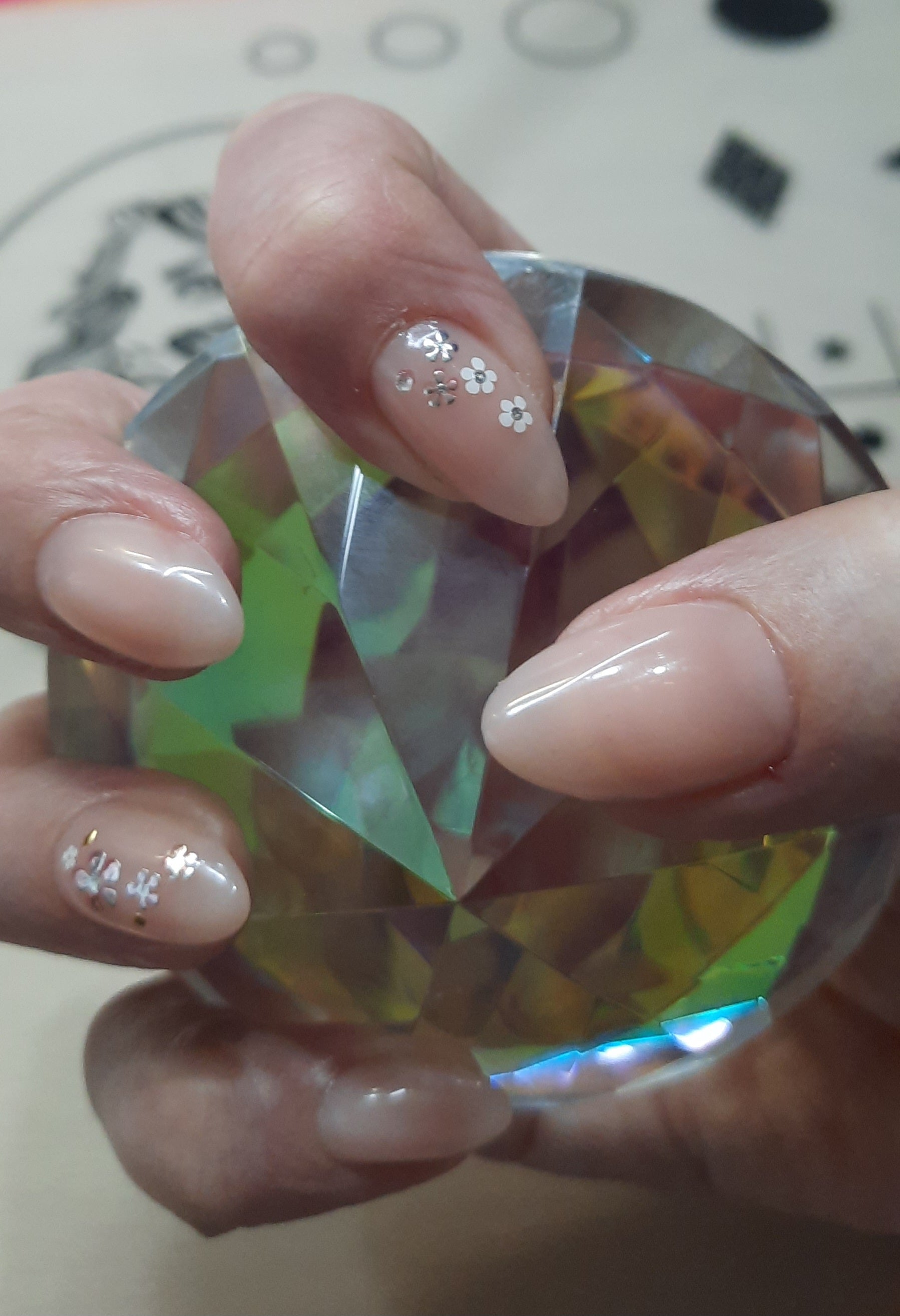 Designer Gel Press on Nails (24-26 Nails with Full Preparation Kit, Glue and Tabs)