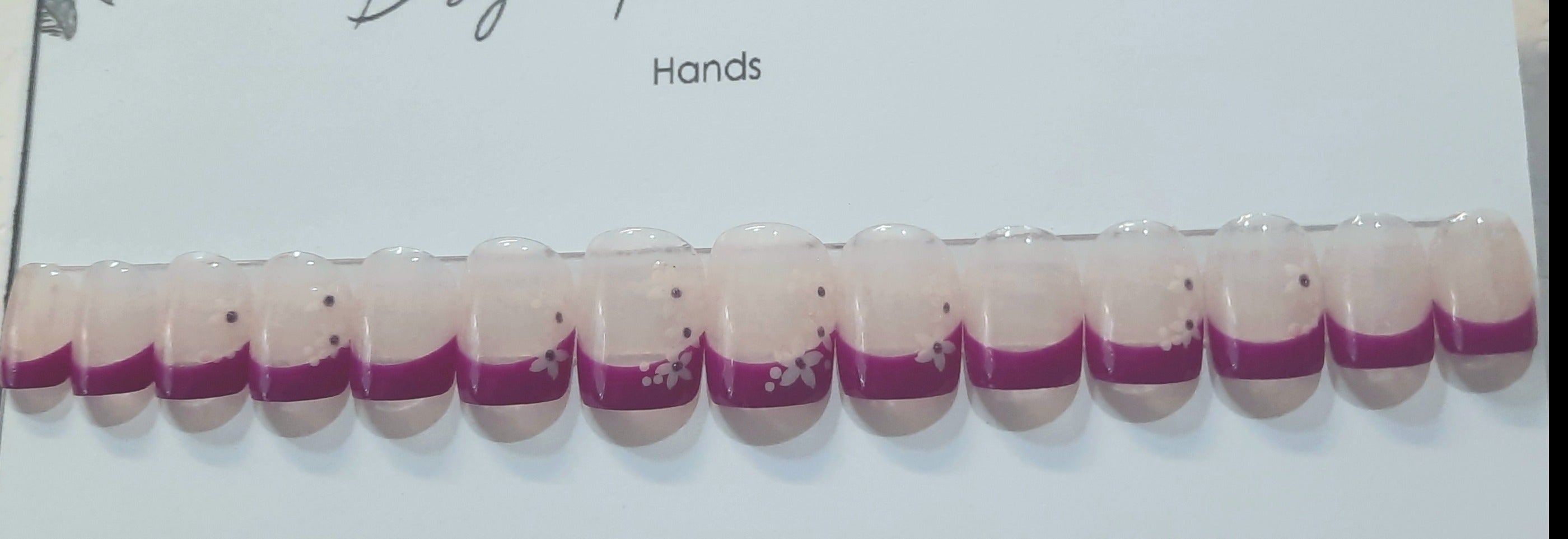 Designer Gel Press on Nails (24-26 Nails with Full Preparation Kit, Glue and Tabs)