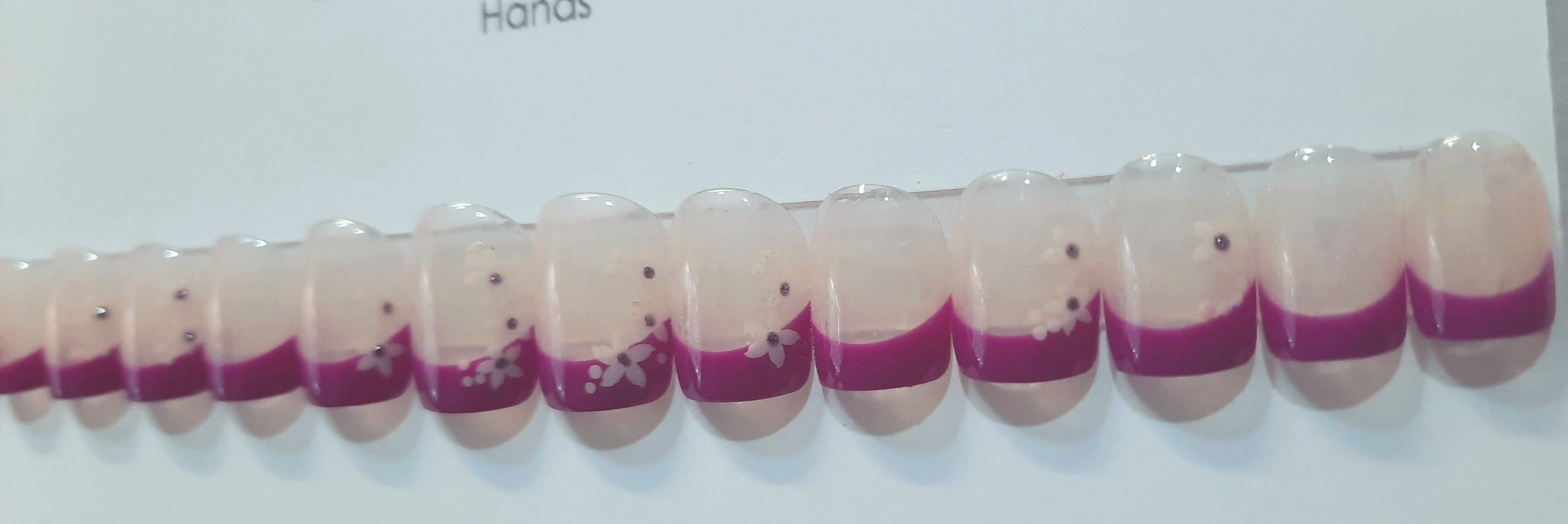 Designer Gel Press on Nails (24-26 Nails with Full Preparation Kit, Glue and Tabs)