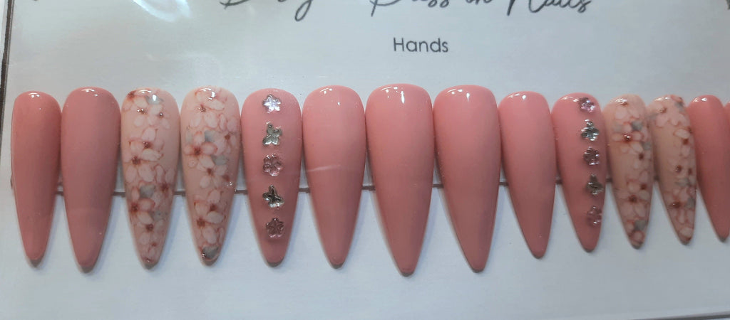 Designer Gel Press on Nails (24-26 Nails with Full Preparation Kit, Glue and Tabs)