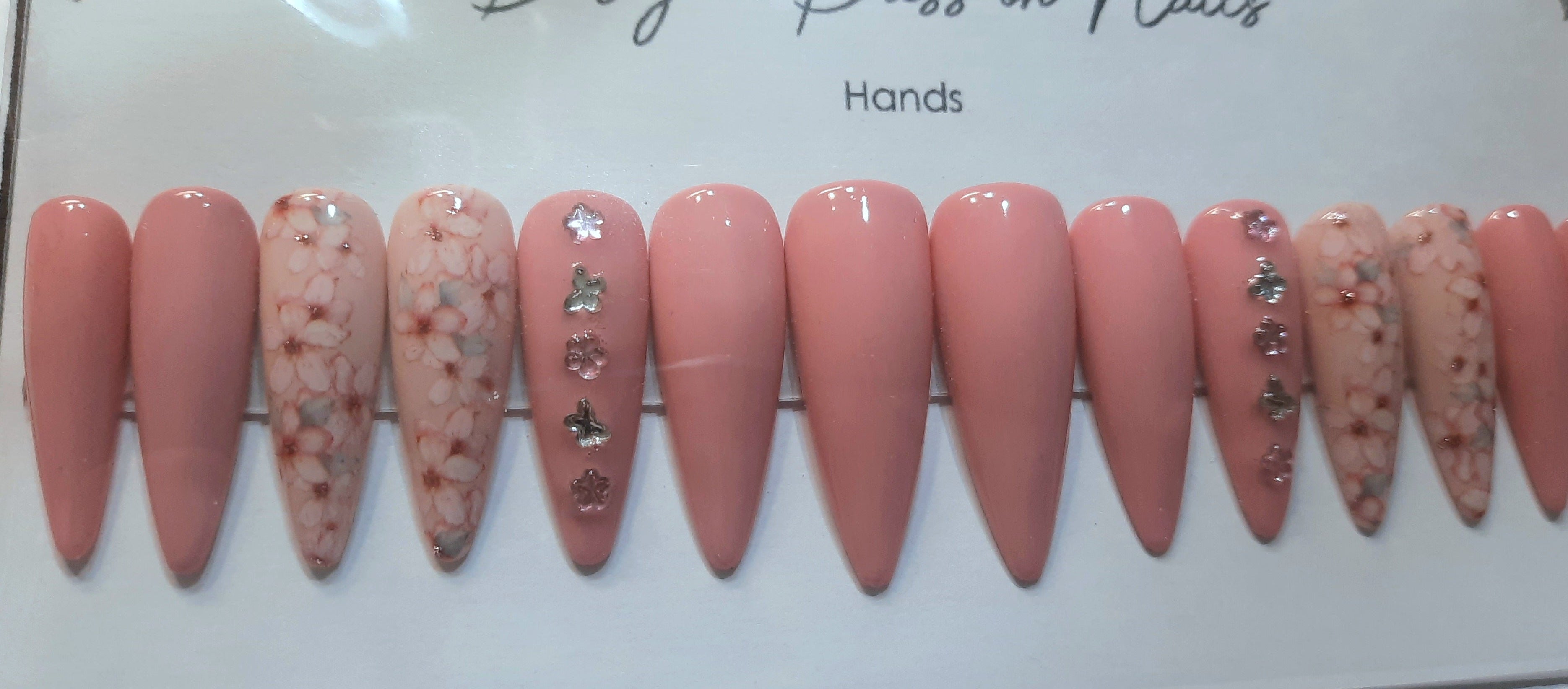 Designer Gel Press on Nails (24-26 Nails with Full Preparation Kit, Glue and Tabs)