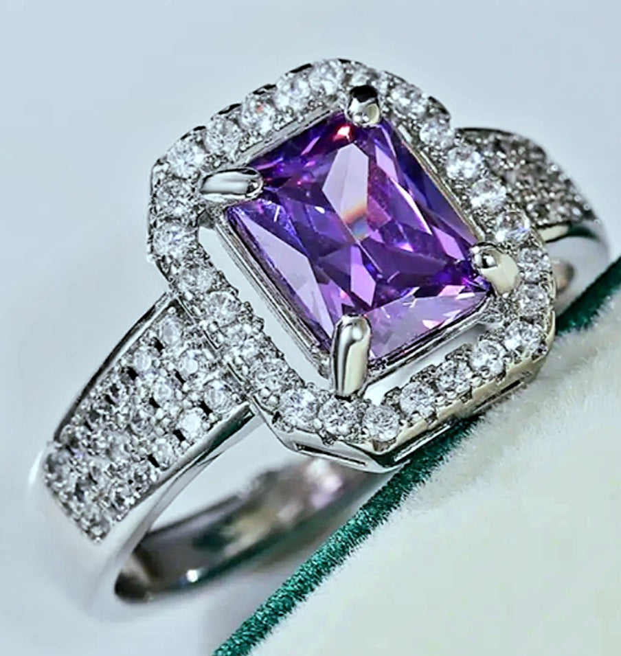 Rings 925 Silver Vintage Amethyst Zirconia with small Zirconia's. No Tarnish