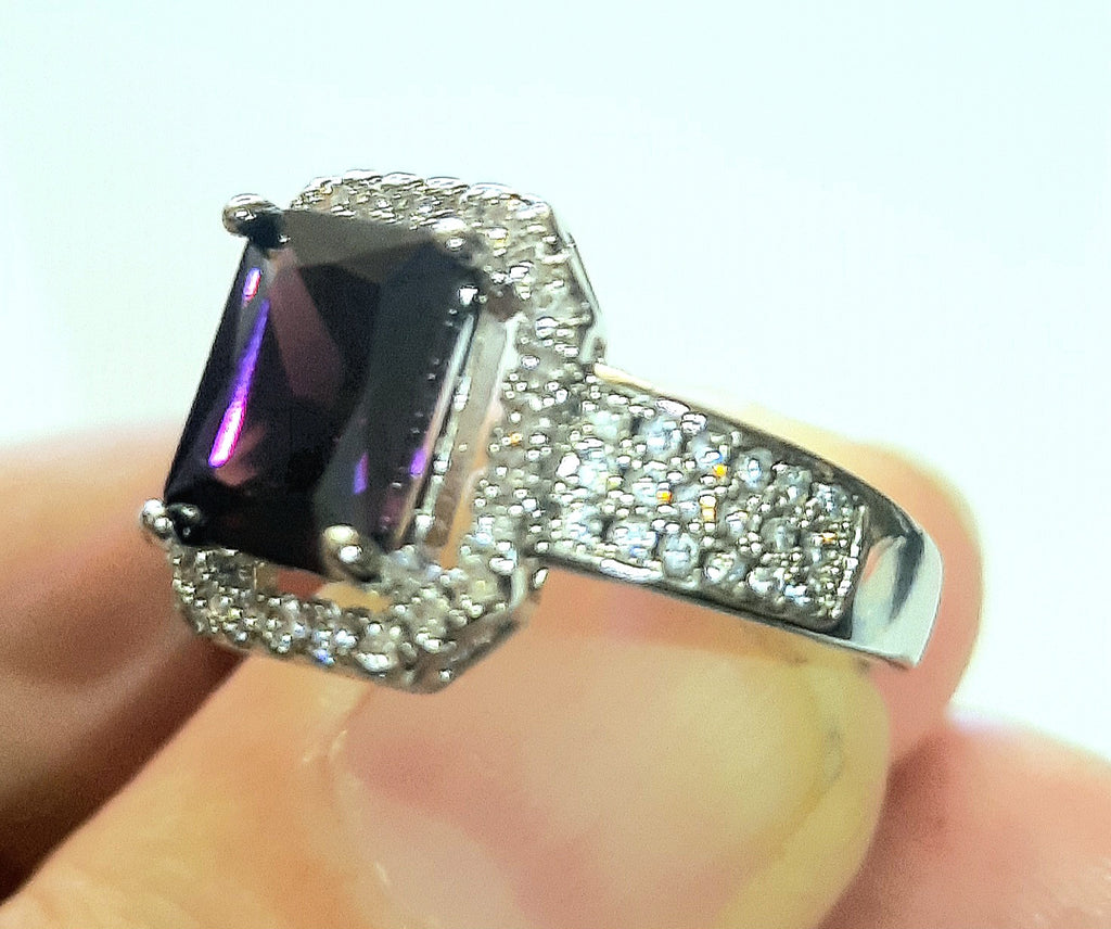 Rings 925 Silver Vintage Amethyst Zirconia with small Zirconia's. No Tarnish