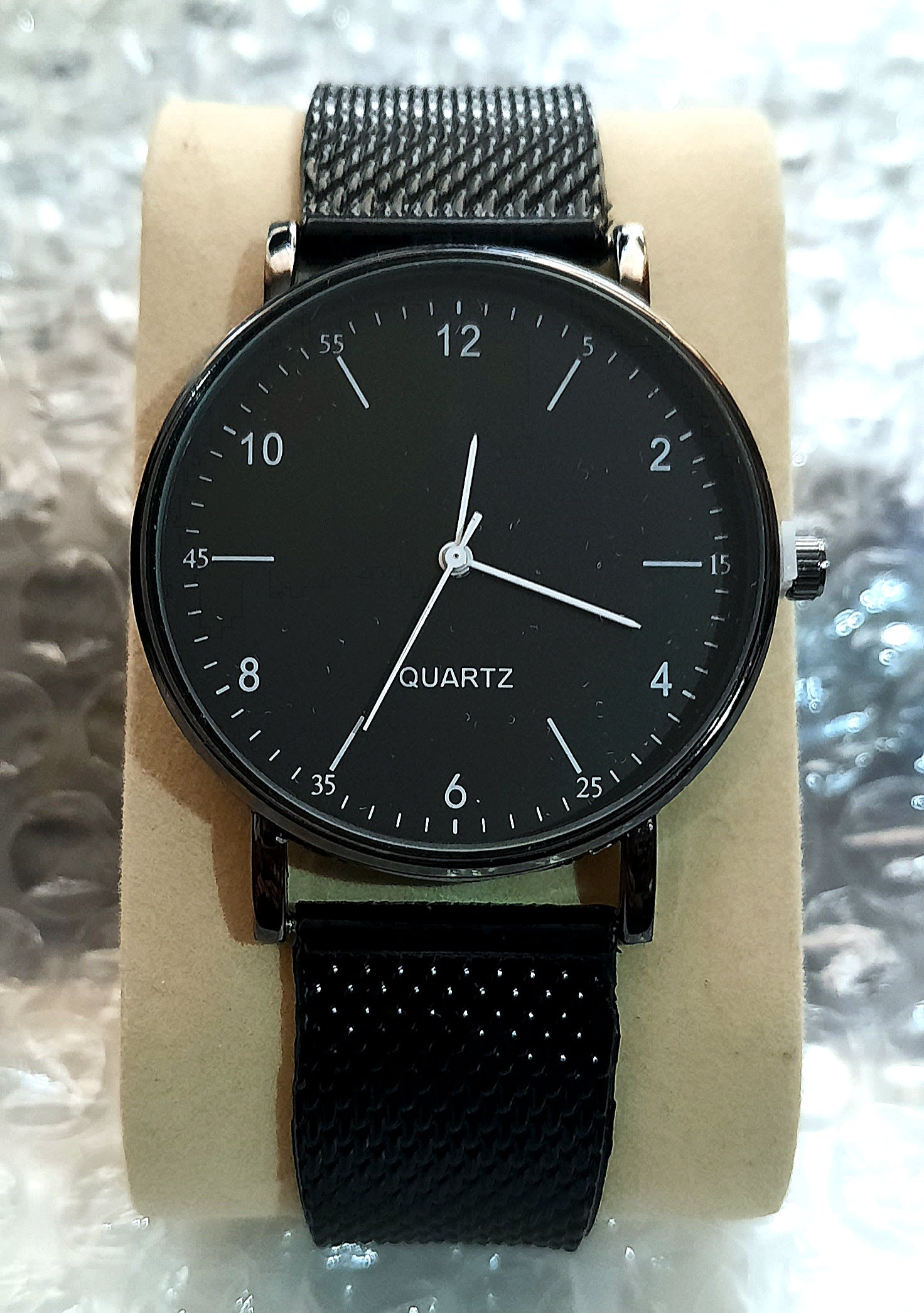 Watches A Beautiful Black Steel Strap Quartz Round Face