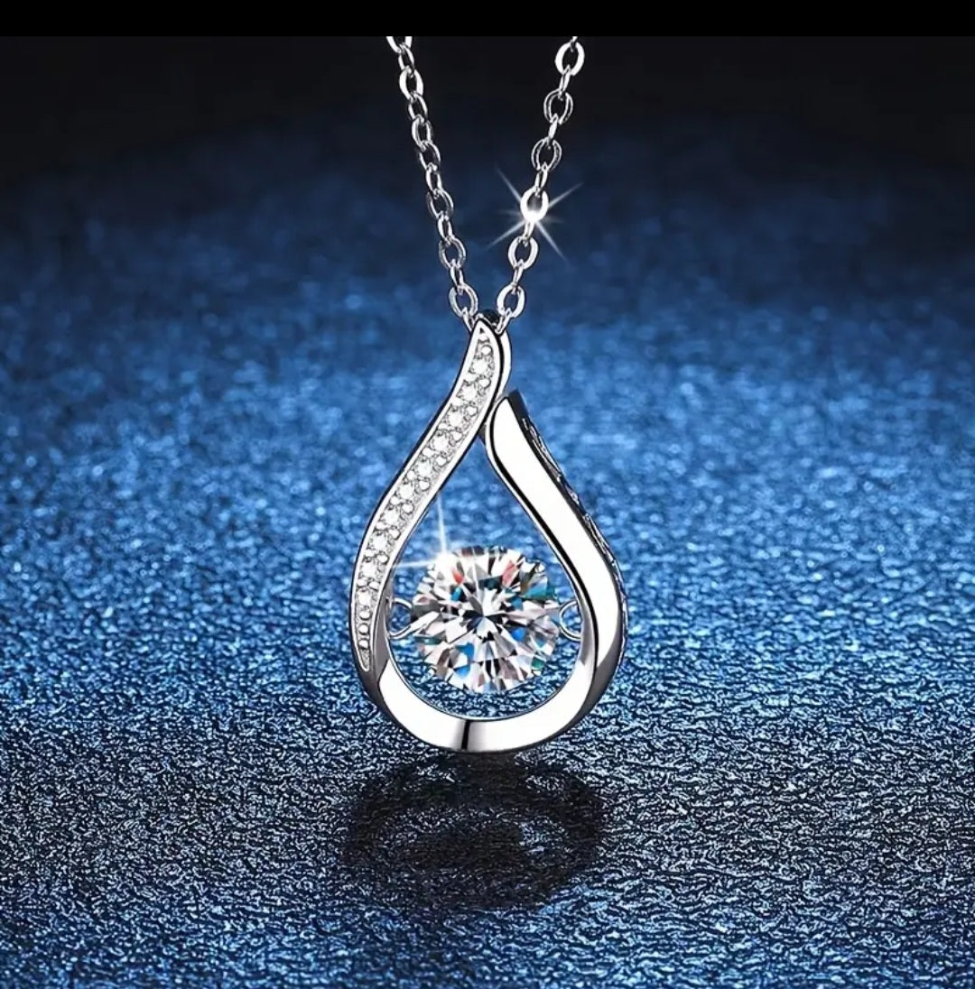 Necklace with Beautiful Zirconia's Waterdrop