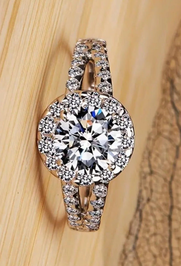 Rings 925 Silver Round Cut Moissanite and Zirconia's Design (8 O/P) Adjuster Available