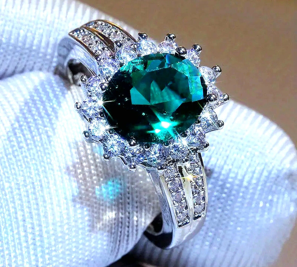 Rings Beautiful Emerald Zirconia Princess Cut. (No Tarnish)