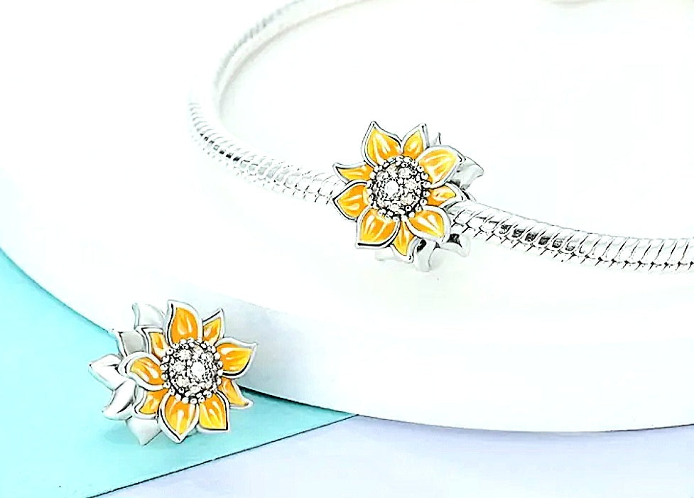 Charms A Beautiful Sunflower Charm in 925 Silver with Small Zirconia Stones Centre