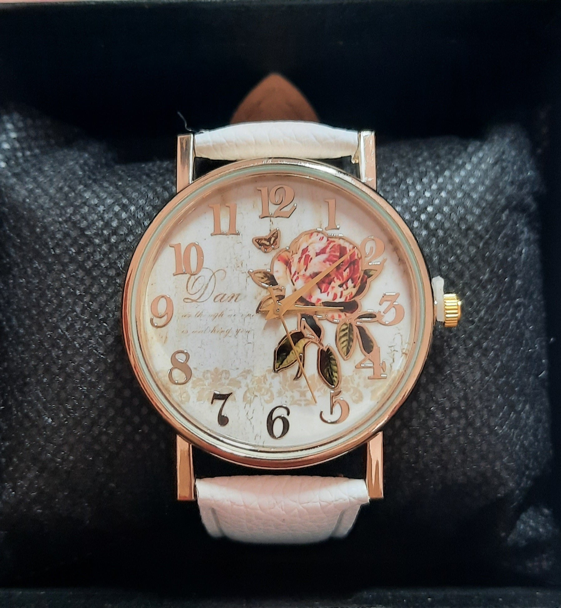 Ladies quartz wrist watch