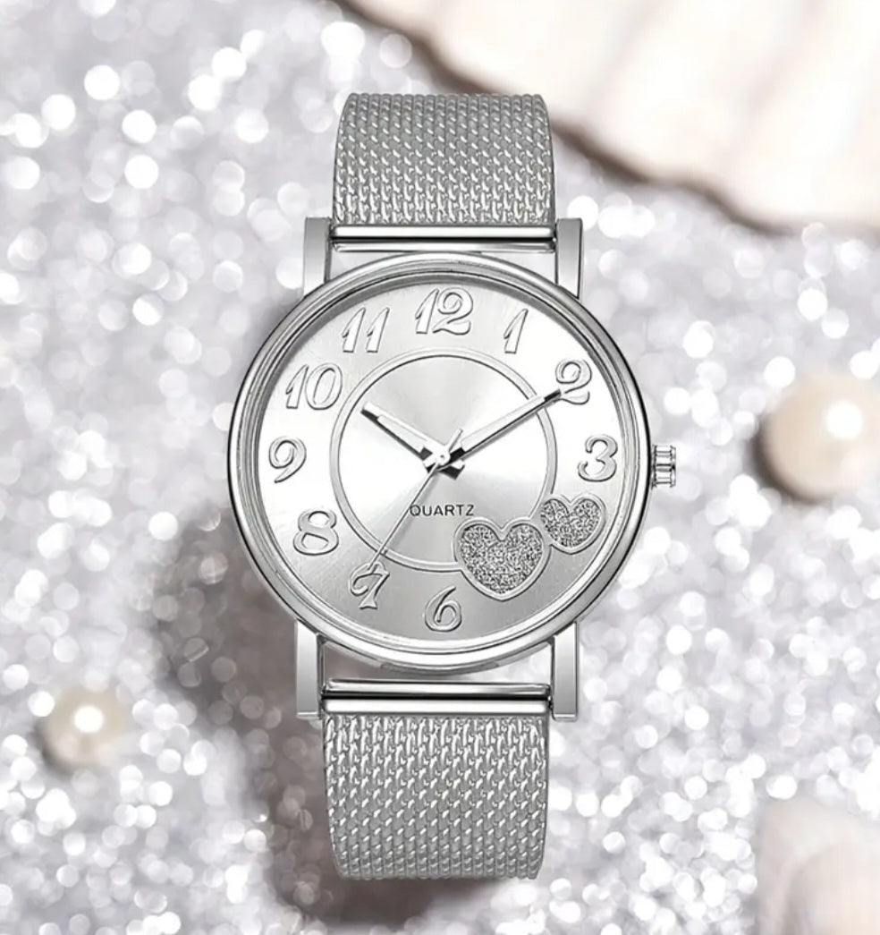 Watches Faux Leather adjustable band Quartz Watches with Heart Details